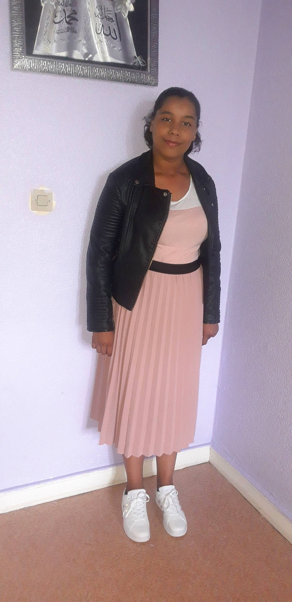 Dania participe au concours pour gagner de l'argent avec cette photo : blazer, clothing, day_dress, dress, electric_blue, event, fashion_design, formal_wear, joy, knee, magenta, neck, one_piece_garment, outerwear, person, purple, shoulder, sleeve, smile, street_fashion