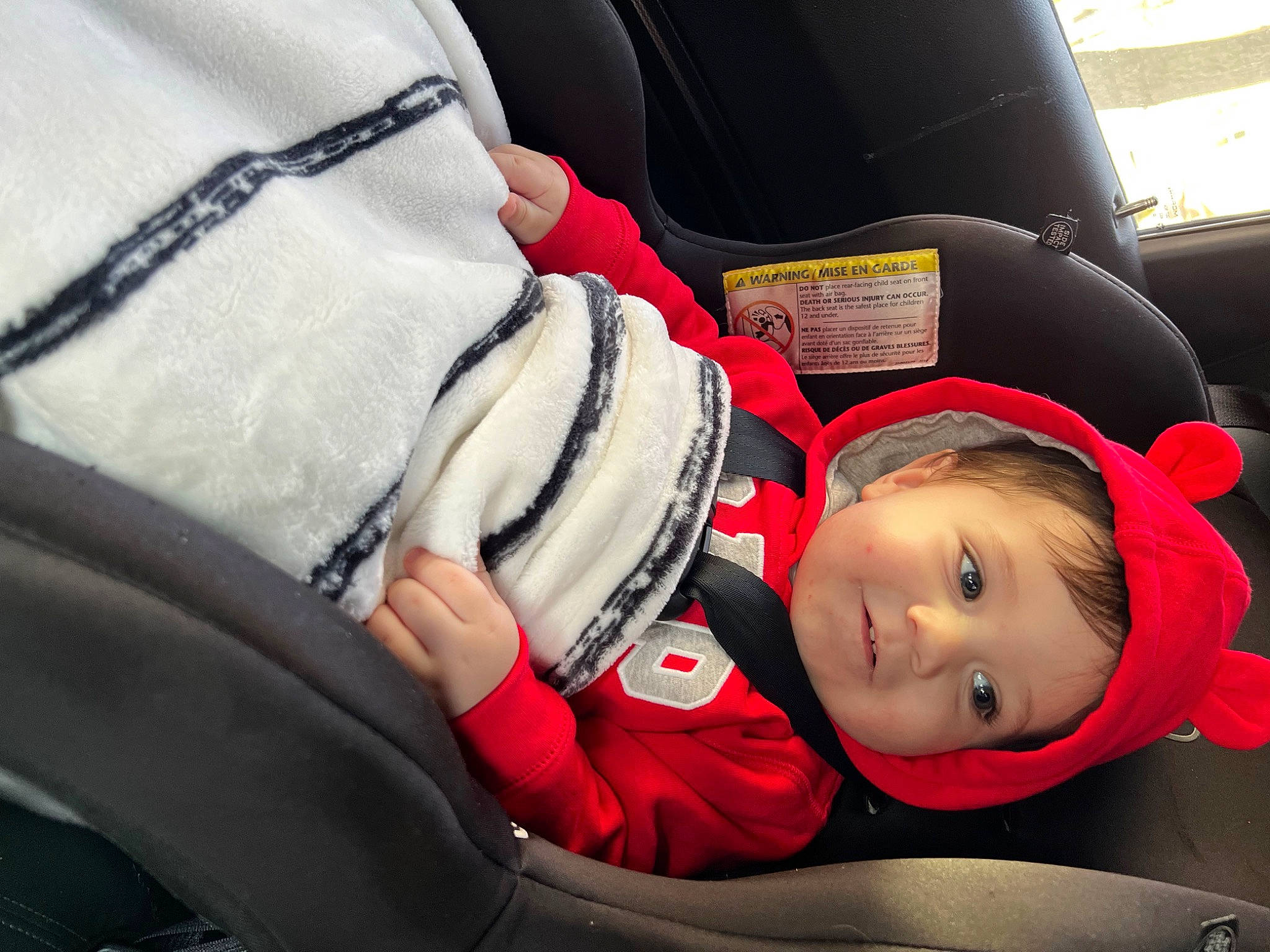 Giovanni is registered to the contest to win money with this photo: auto_part, automotive_design, baby, baby_carriage, baby_in_car_seat, baby_products, baby_safety, baby_toddler_clothing, bag, car_seat, car_seat_cover, carmine, child, comfort, head_restraint, headwear, luxury_vehicle, person, sitting, toddler