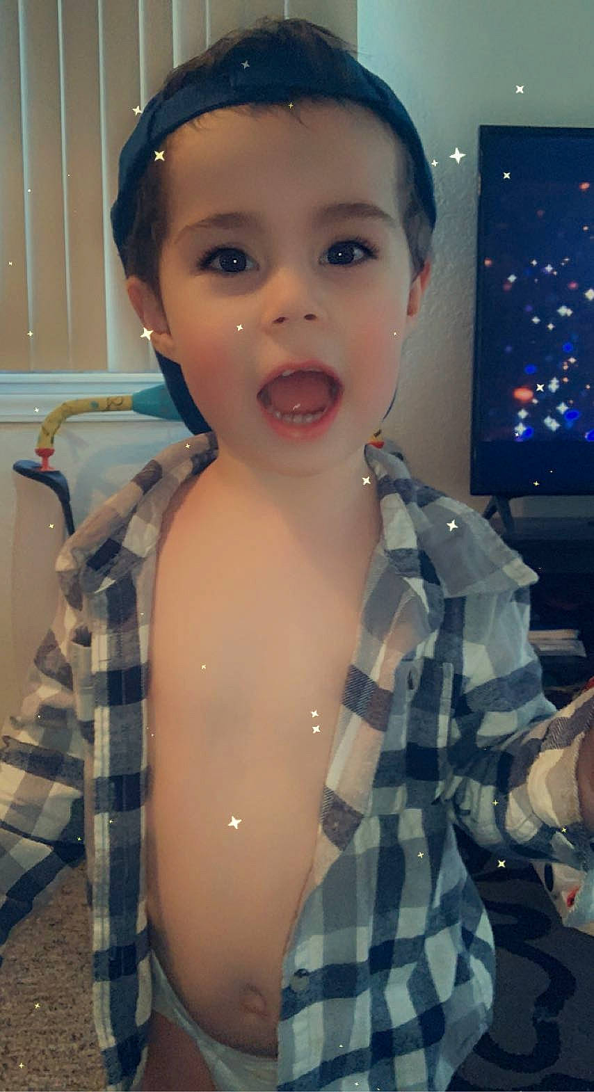 Syllis is registered to the contest to win money with this photo: black_hair, chest, cool, electric_blue, eyebrow, eyelash, eyewear, fashion, flash_photography, happy, iris, jaw, lip, muscle, neck, person, plaid, shoulder, standing, surprise