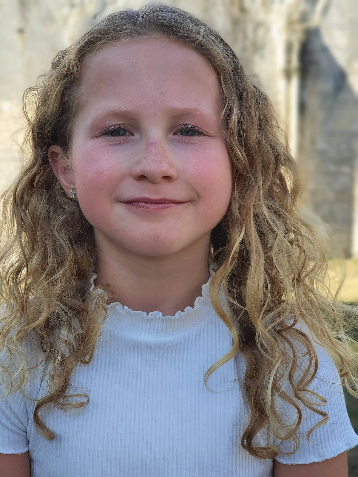 Lalie participe au concours pour gagner de l'argent avec cette photo : baby_toddler_clothing, beauty, blond, brown_hair, cheek, chin, eyebrow, facial_expression, forehead, hair, hairstyle, happy, iris, jaw, joy, laugh, lip, long_hair, neck, organ