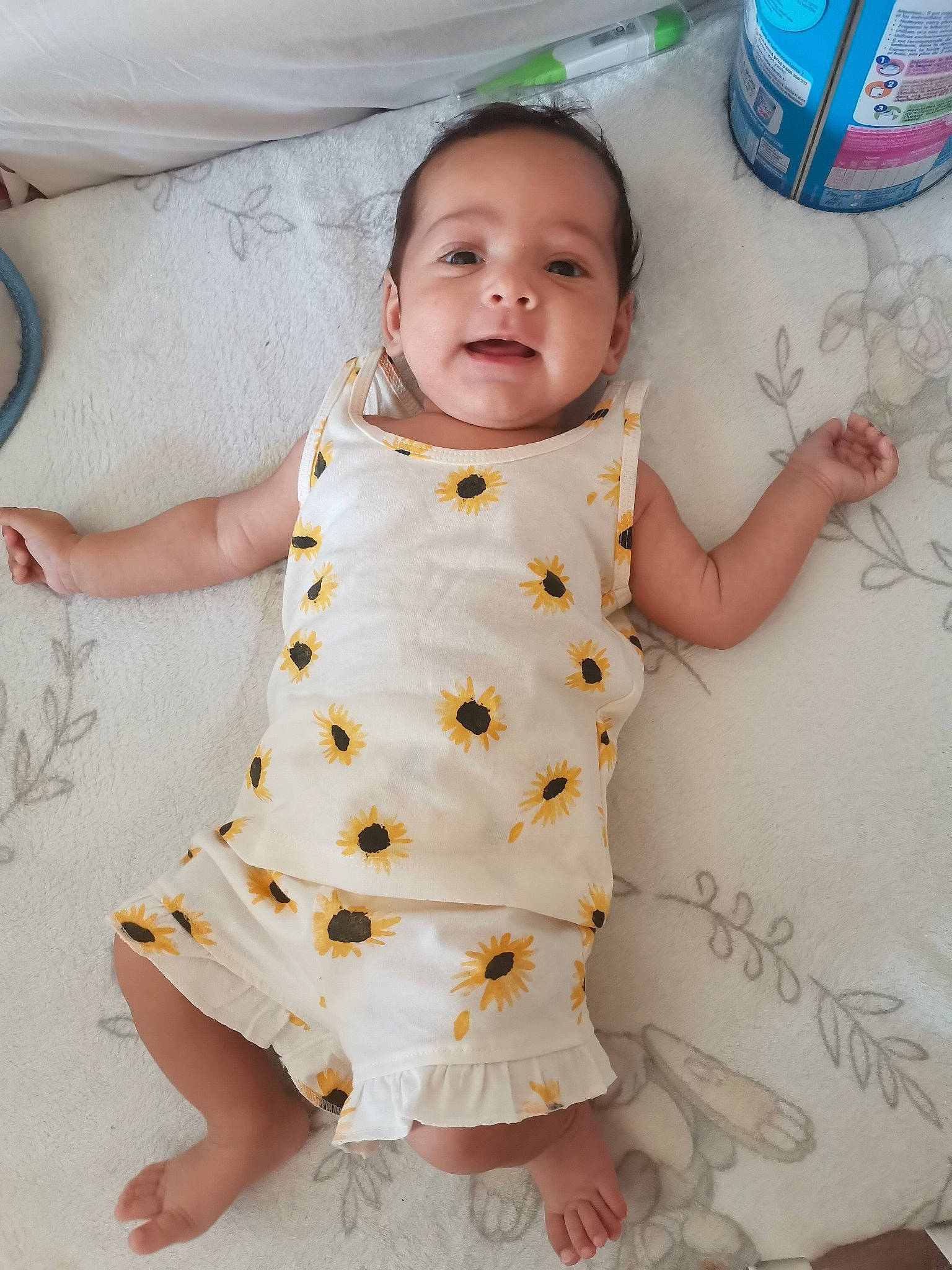 Mariam a rejoint le concours — aidez-le/la à gagner de superbes lots ! baby, baby_safety, baby_toddler_clothing, cheek, child, collar, comfort, happy, infant_bodysuit, linens, neck, pattern, person, product, skin, sleeve, smile, t_shirt, textile, toddler