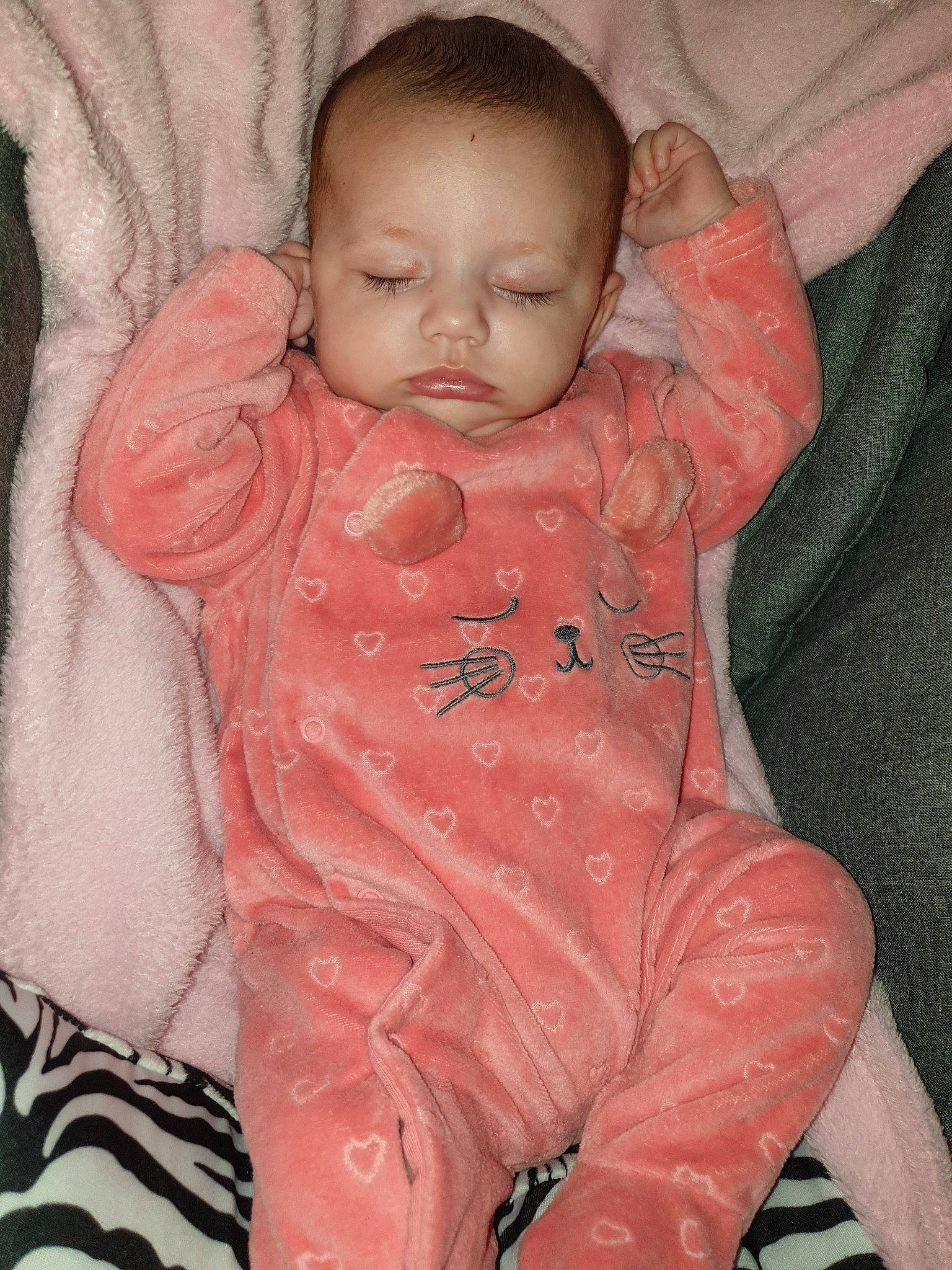 Soledad a rejoint le concours — aidez-le/la à gagner de superbes lots ! baby, baby_toddler_clothing, cheek, child, eye, head, lip, person, pink, skin, sleep, toddler