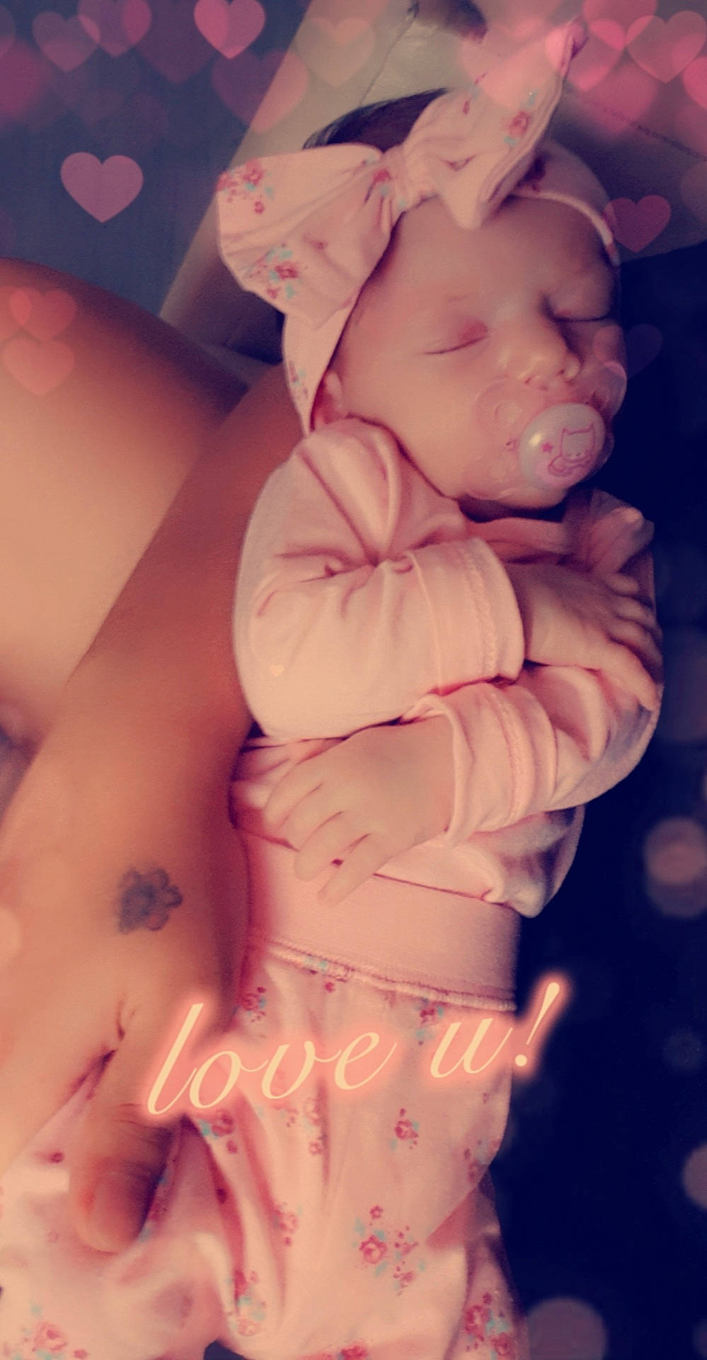 Soledad participe au concours pour gagner de l'argent avec cette photo : arm, baby, birth, cheek, chest, child, fictional_character, flesh, forehead, human_body, joint, muscle, neck, person, pink, sculpture, skin, sky, statue, toddler