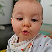 Inaya participe au concours pour gagner de l'argent avec cette photo : baby, bib, bunny_print, carrot_print, child, closeup, clothing, cute, expression, face, funny_face, indoor, infant, ladybug_pattern, person, portrait, pout, skin, soft_focus, young