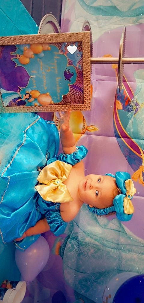 Leyna a rejoint le concours — aidez-le/la à gagner de superbes lots ! aqua, art, azure, blue, child, doll, electric_blue, event, fictional_character, linens, orange, organism, peach, person, petal, pink, room, stuffed_toy, textile, toy