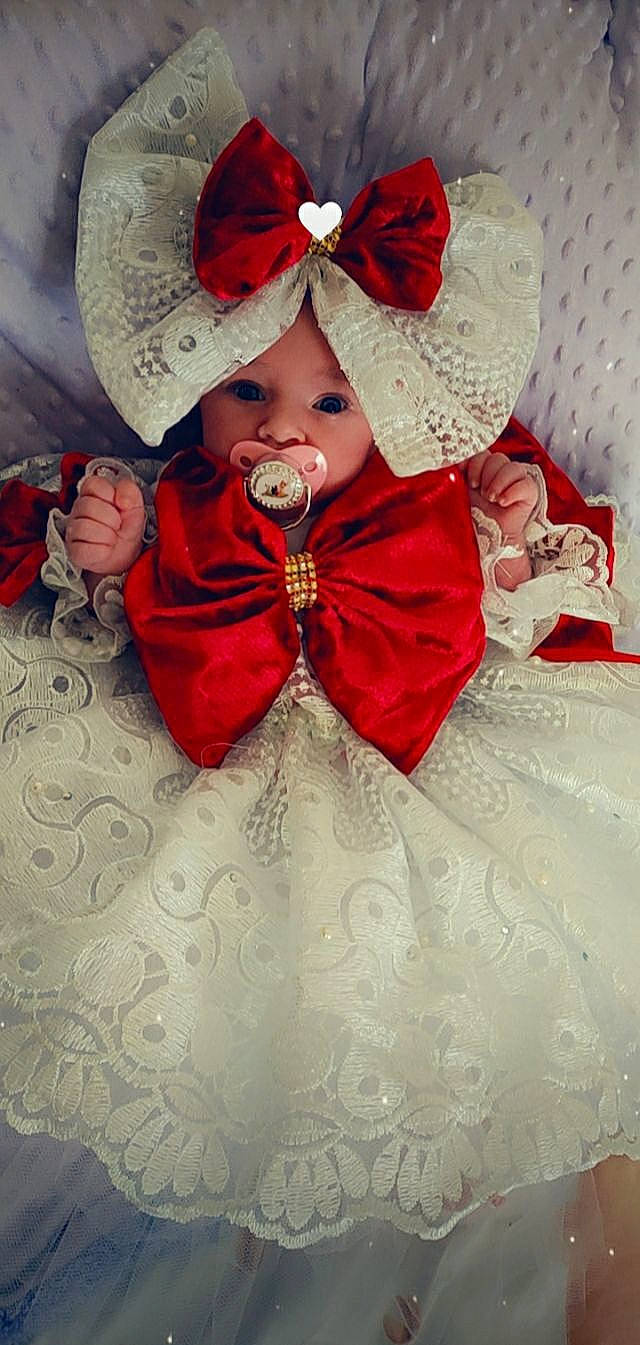 Leyna participe au concours pour gagner de l'argent avec cette photo : baby, baby_toddler_clothing, cap, carmine, child, costume_accessory, costume_hat, fashion_accessory, fictional_character, fur, happy, headgear, headwear, magenta, outerwear, pattern, person, pink, sleeve, textile
