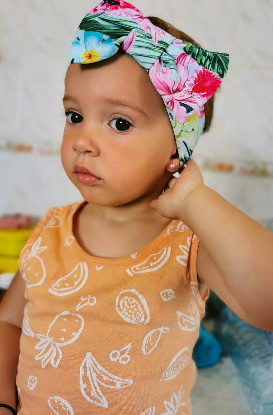 Nour a rejoint le concours — aidez-le/la à gagner de superbes lots ! baby, baby_toddler_clothing, beauty, cap, cheek, chin, costume_hat, dress, hairstyle, happy, headband, headgear, headpiece, headwear, lip, magenta, pattern, person, pink, skin