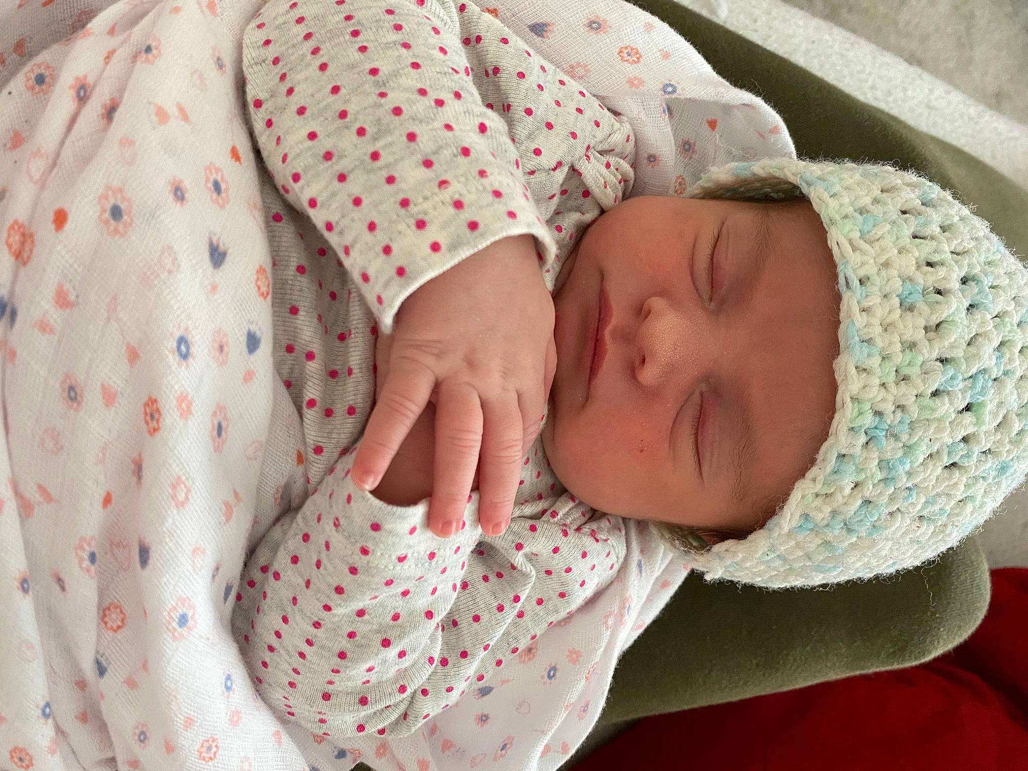 Catherine is registered to the contest to win money with this photo: baby, baby_sleeping, birth, bonnet, child, childbirth, headgear, headwear, linens, nap, person, skin, sleep, textile