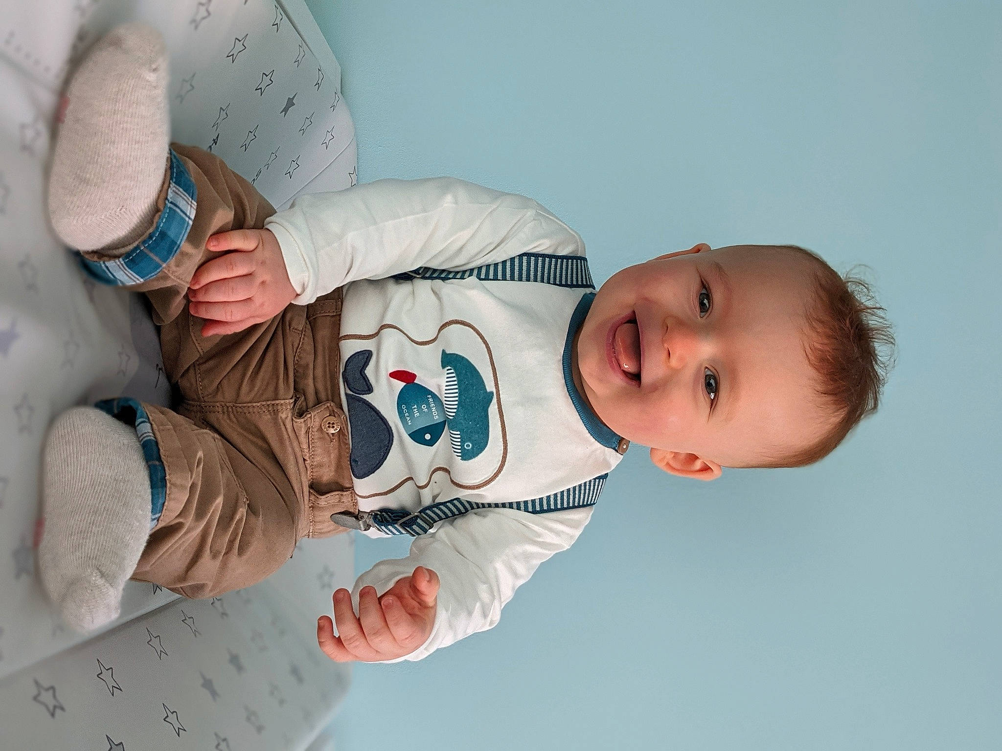 Nathan a rejoint le concours — aidez-le/la à gagner de superbes lots ! arm, baby, baby_products, baby_toddler_clothing, cheek, child, comfort, elbow, finger, fun, happy, human_body, joint, joy, mouth, person, room, skin, sleeve, smile