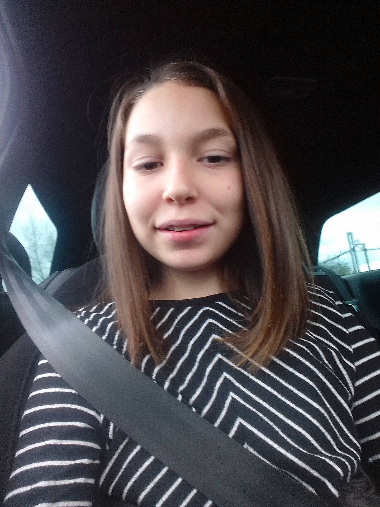 Sophie a rejoint le concours — aidez-le/la à gagner de superbes lots ! beauty, black_hair, brown_hair, forehead, girl, hairstyle, human_hair_color, joy, long_hair, person, photography, product, selfie, smile, snapshot