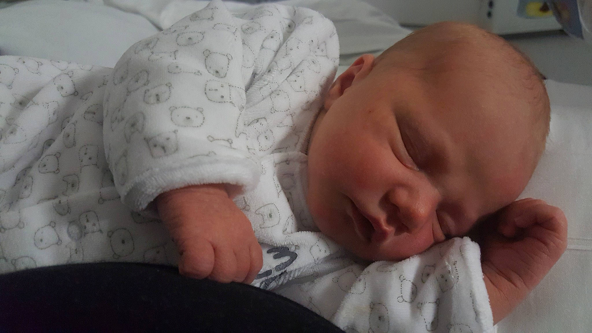 Linecy a rejoint le concours — aidez-le/la à gagner de superbes lots ! baby, baby_sleeping, bedtime, cheek, child, childbirth, finger, hand, mouth, nap, nose, person, skin, sleep, toddler