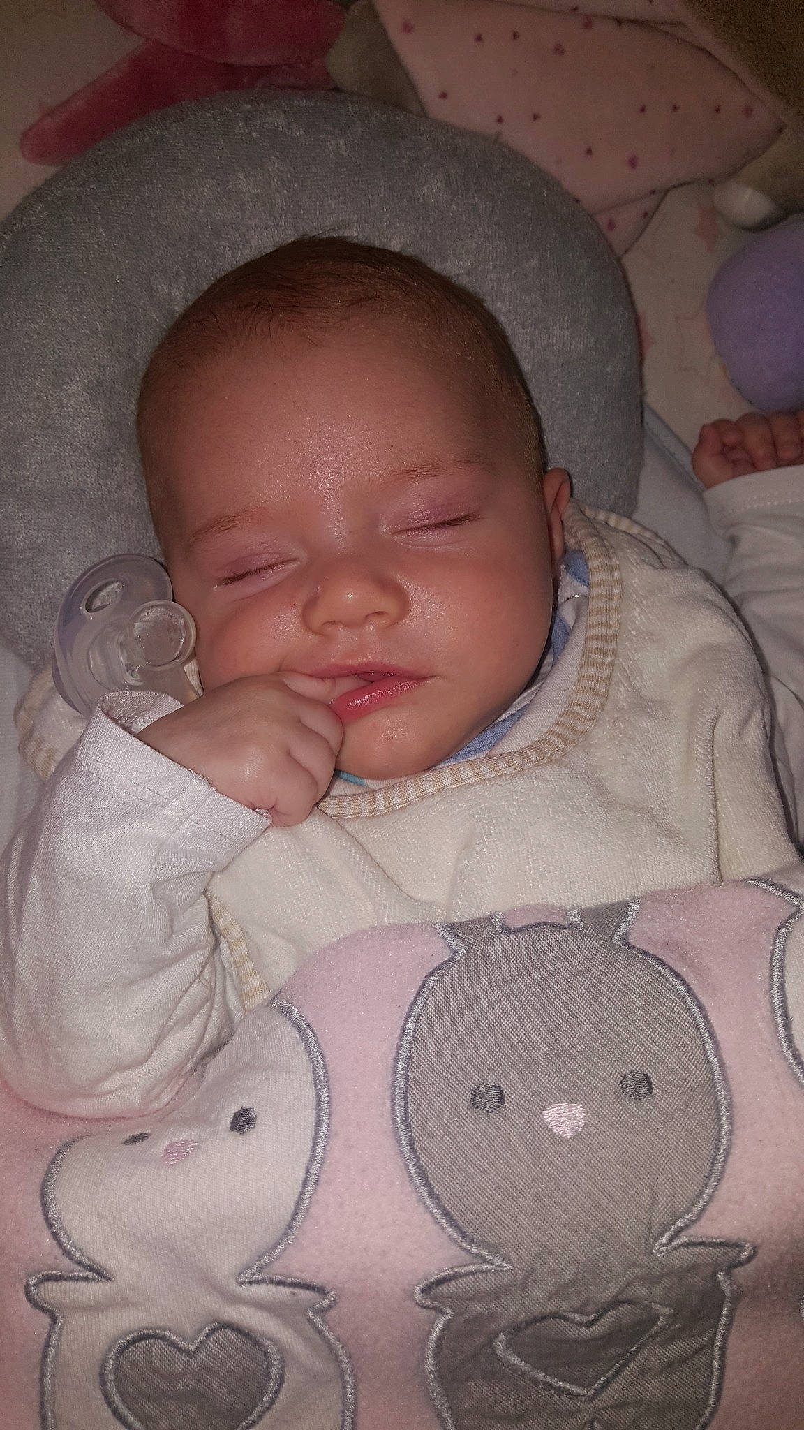 Linecy participe au concours pour gagner de l'argent avec cette photo : baby, baby_products, bedtime, cheek, child, eye, face, forehead, head, lip, mouth, nose, person, pink, product, skin, sleep, toddler