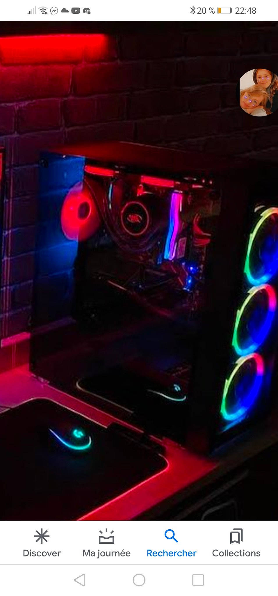 Noela a rejoint le concours — aidez-le/la à gagner de superbes lots ! audio_equipment, darkness, electric_blue, electronic_device, electronic_instrument, entertainment, event, games, gas, light, magenta, music, musical_instrument, neon, person, plant, purple, room, space, technology