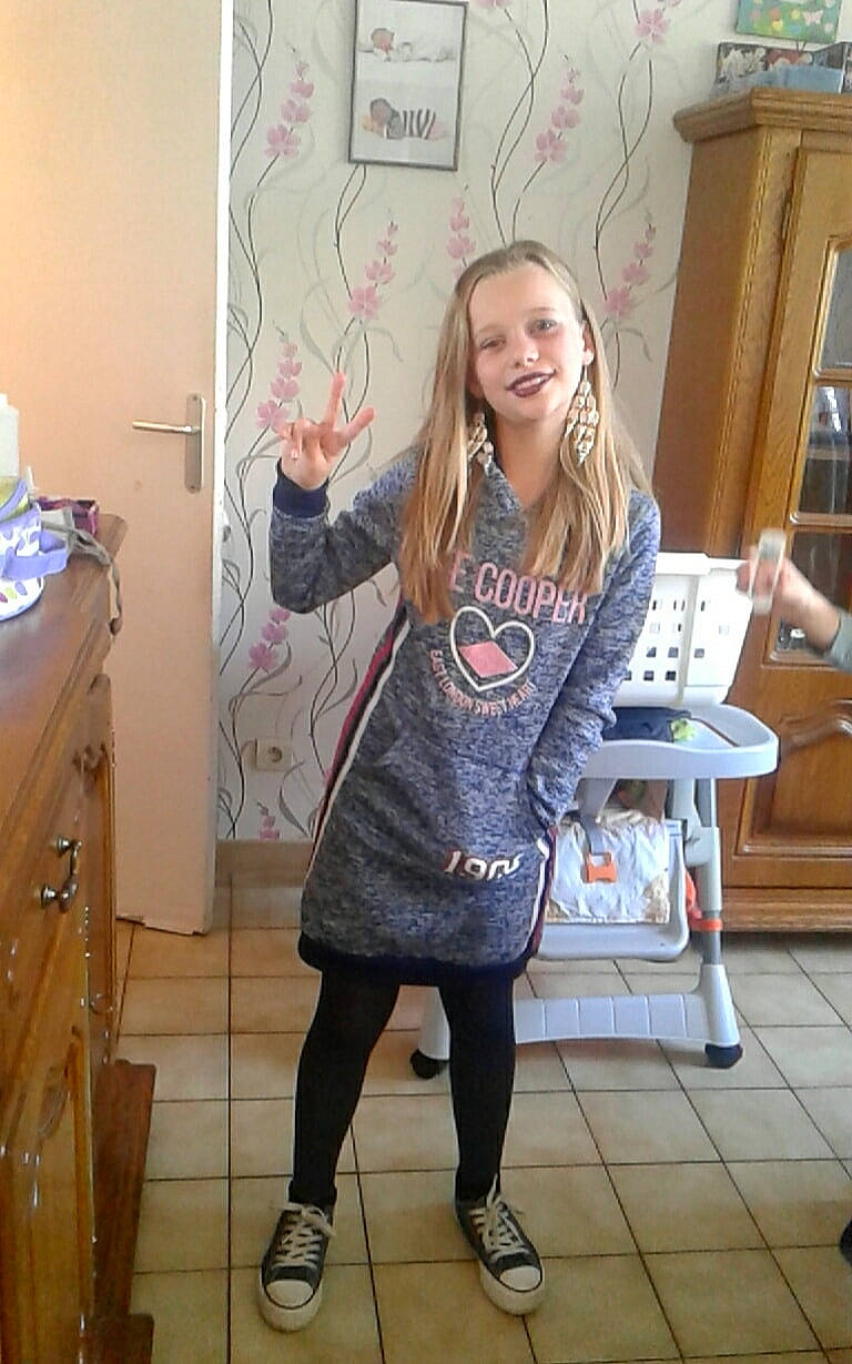 Kenza a rejoint le concours — aidez-le/la à gagner de superbes lots ! joy, person, t_shirt, tights