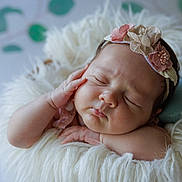 Esmée participe au concours pour gagner de l'argent avec cette photo : adorable, baby, blanket, child, closeup, cozy, cute, face, flower, fluffy, hand, headband, infant, newborn, peaceful, portrait, resting, skin, sleeping, soft