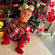 Alba a rejoint le concours — aidez-le/la à gagner de superbes lots ! baby, child, plaid_dress, red_tights, headband, bow, christmas_tree, ornaments, holiday_decor, plush_toy, elephant_toy, carpet, festive, indoor, cute, portrait, celebration, holiday, seasonal, smiling