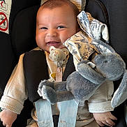 Livio a rejoint le concours — aidez-le/la à gagner de superbes lots ! baby, infant, car_seat, smiling, pacifier, plush_toy, bunny, clothing, seatbelt, child, cute, happy, indoor, person, young_child, sitting, comfort, soft_toy, secured, portrait