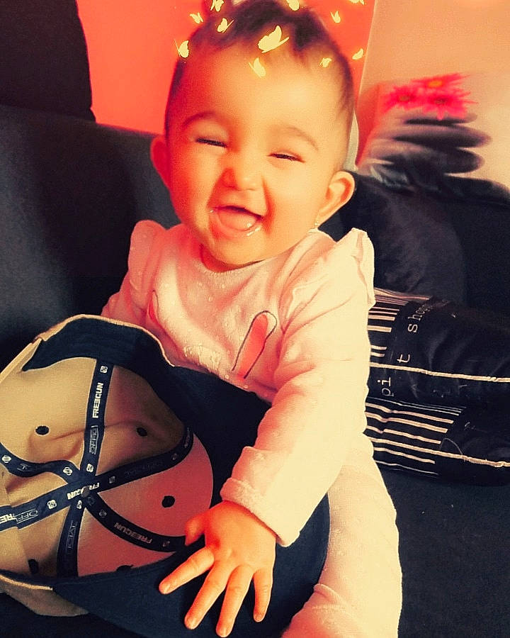 Alyssa participe au concours pour gagner de l'argent avec cette photo : abdomen, arm, cheek, child, ear, fun, girl, happiness, human_body, person, product, shoulder, skin, smile, toddler