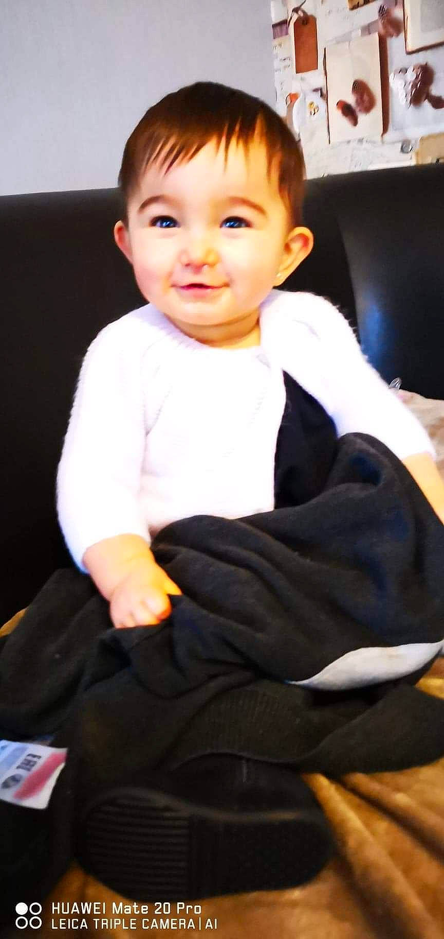 Alyssa a rejoint le concours — aidez-le/la à gagner de superbes lots ! arm, boy, child, day, girl, leg, person, product, sitting, standing, toddler