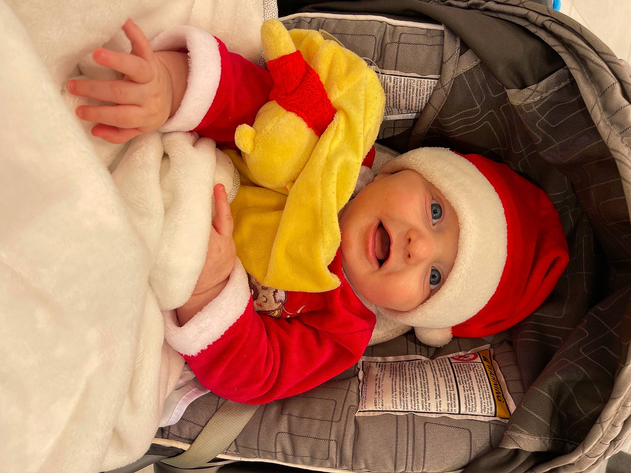 Sohan participe au concours pour gagner de l'argent avec cette photo : baby, baby_products, baby_toddler_clothing, child, comfort, headwear, person, toddler