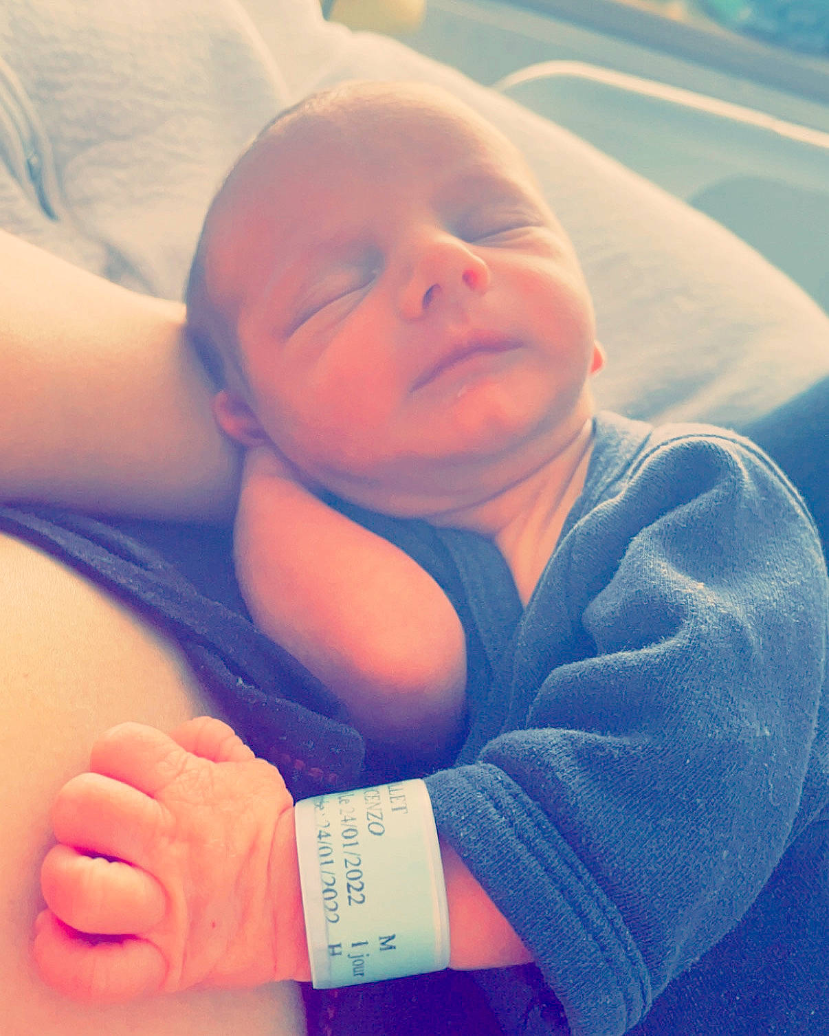 Lucenzo a rejoint le concours — aidez-le/la à gagner de superbes lots ! arm, azure, baby, baby_sleeping, cheek, cloud, comfort, finger, gesture, hand, happy, human, interaction, mouth, nose, organ, person, product, skin, thumb