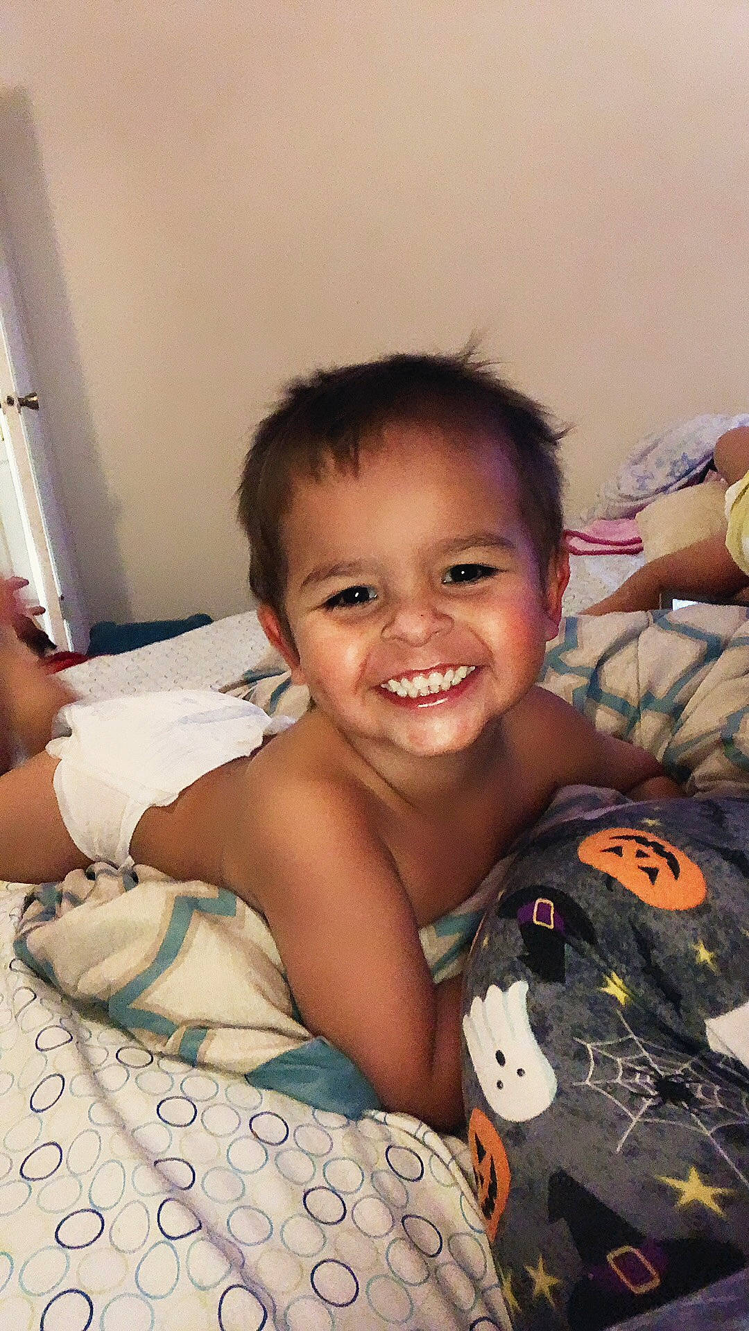 Esai is registered to the contest to win money with this photo: baby, cheek, child, face, facial_expression, happy, head, joy, leg, mouth, nose, person, skin, smile, toddler, tooth