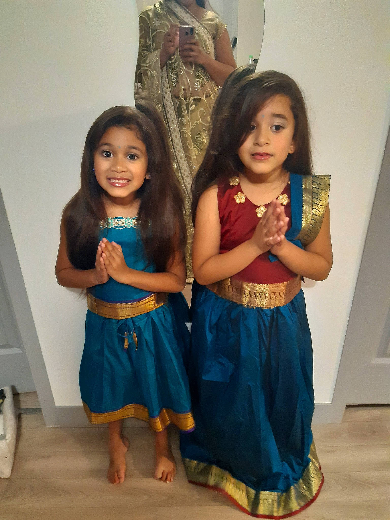 Ilona participe au concours pour gagner de l'argent avec cette photo : abdomen, electric_blue, event, face, fashion, fashion_design, fun, hairstyle, happy, head, jewellery, joint, joy, person, shoulder, skin, smile, standing, textile, toddler