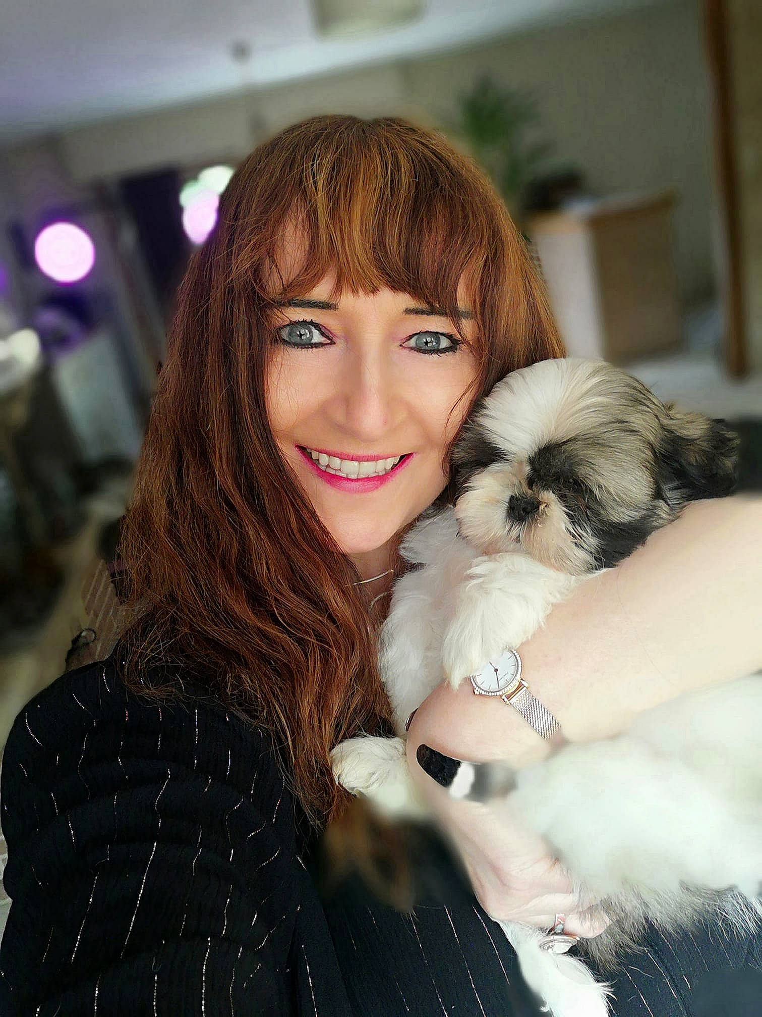 Polka participe au concours pour gagner de l'argent avec cette photo : bangs, black_hair, carnivore, companion_dog, dog, dog_breed, eyelash, fashion_design, fawn, happy, iris, layered_hair, long_hair, makeover, shoulder, skin, smile, street_fashion, toy, toy_dog