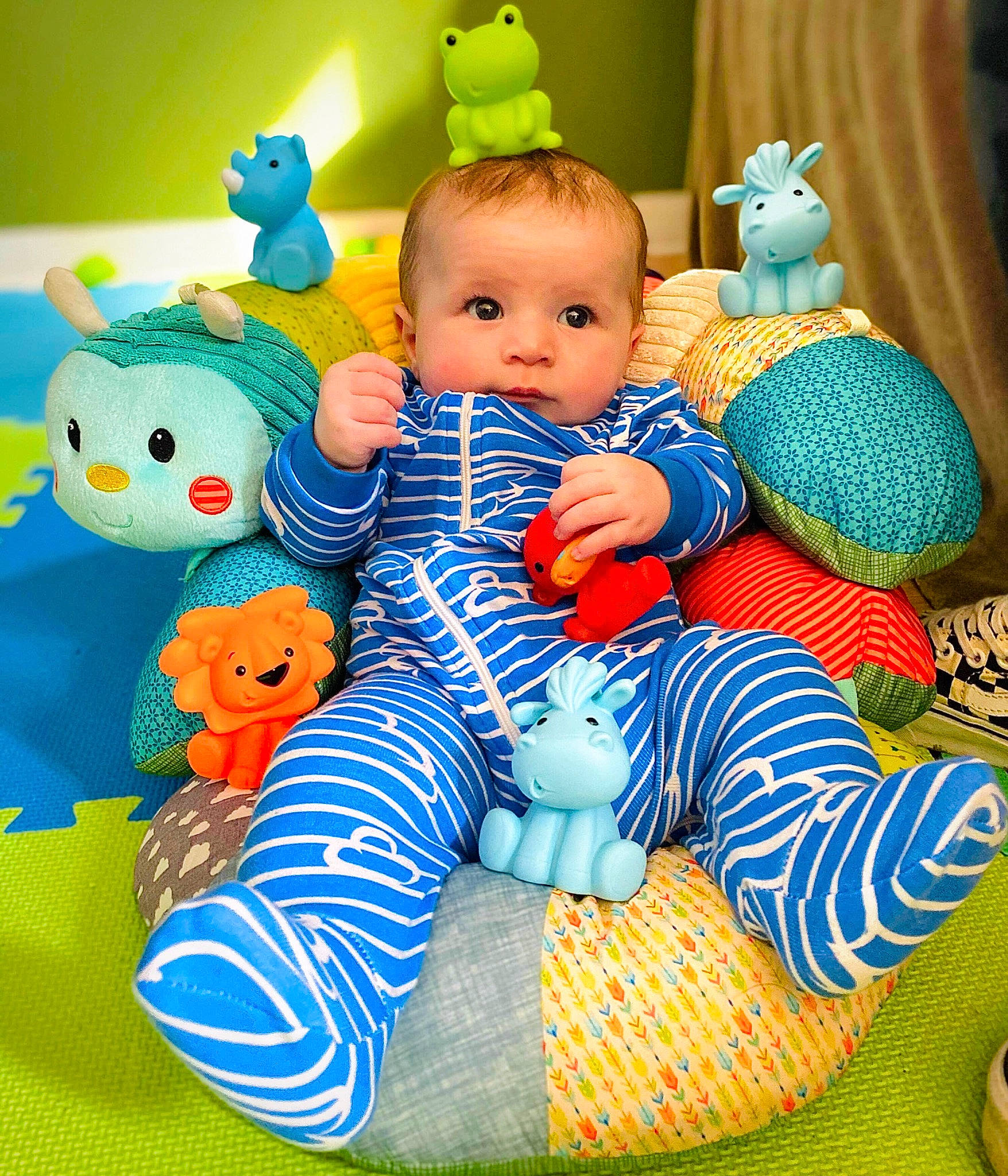 Dylan a rejoint le concours — aidez-le/la à gagner de superbes lots ! aqua, baby, baby_playing_with_toys, baby_products, baby_toddler_clothing, baby_toys, fictional_character, person, plush, product, stuffed_toy, textile, toy