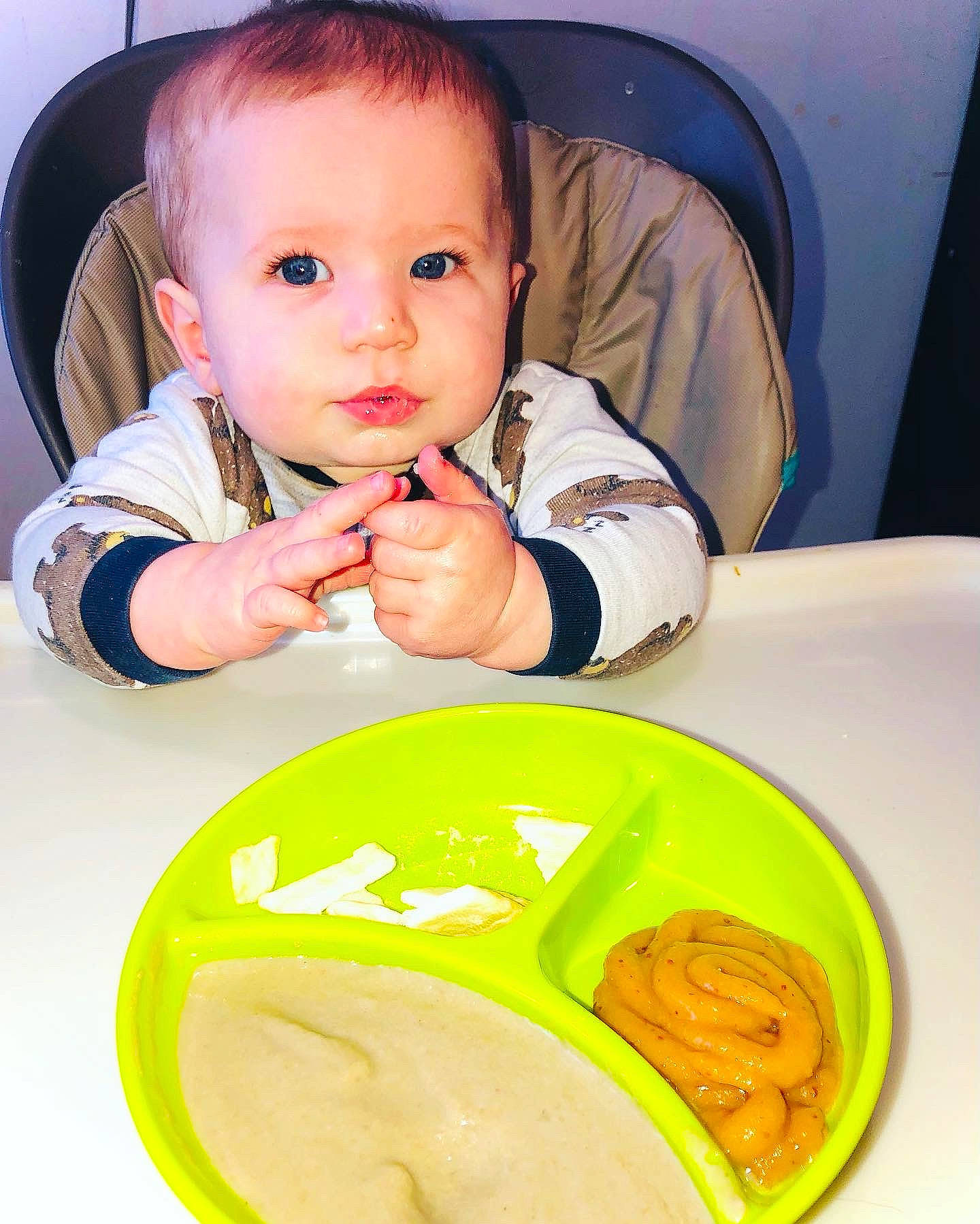 Dylan participe au concours pour gagner de l'argent avec cette photo : baby, baby_toddler_clothing, bowl, chair, child, cuisine, dish, dishware, food, food_craving, ingredient, paste, person, plate, produce, recipe, sharing, table, tableware, toddler