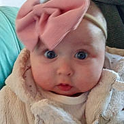 Thalya participe au concours pour gagner de l'argent avec cette photo : baby, infant, face, headband, pink_bow, coat, fluffy_clothing, blue_eyes, indoor, person, child, cute, expression, portrait, warm_clothing, newborn, soft_texture, closeup, adorable, cozy