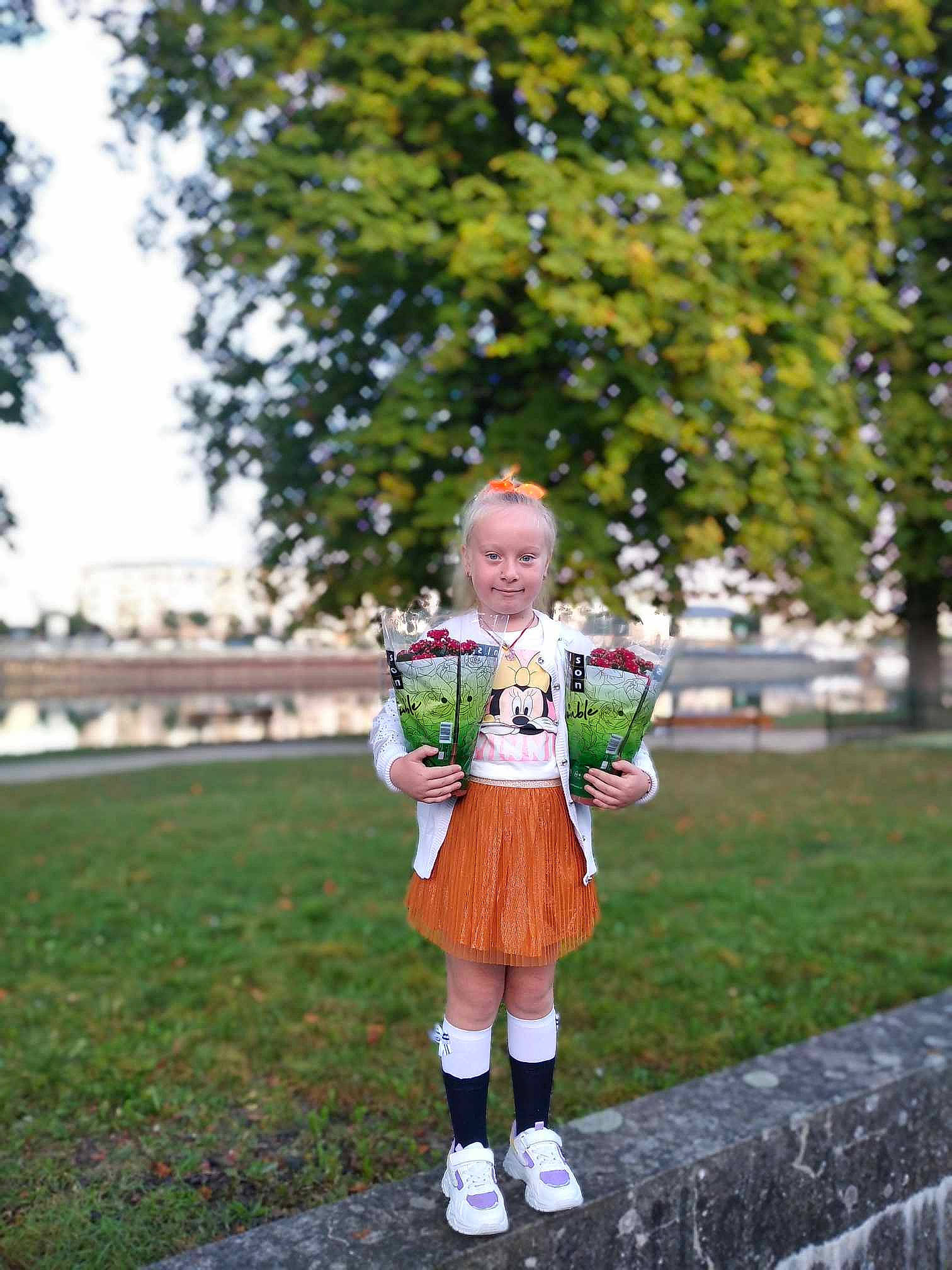 Ionela participe au concours pour gagner de l'argent avec cette photo : baby, ball, child, costume, fun, grass, happy, joy, leisure, pattern, person, plant, player, recreation, sky, sleeve, smile, sock, spring, toddler