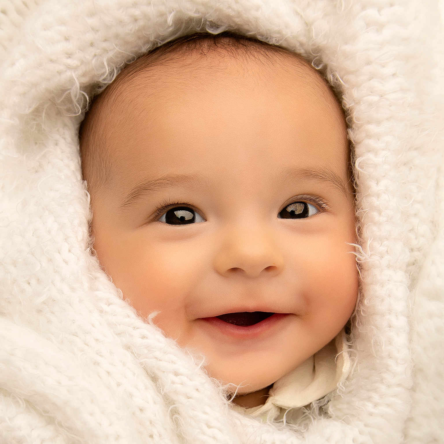 Rome is registered to the contest to win money with this photo: baby, beanie, bodypart, bonnet, cap, clothing, face, happy, hat, head, hood, hoodie, knitwear, newborn, person, photography, portrait, smile, sweater, sweatshirt