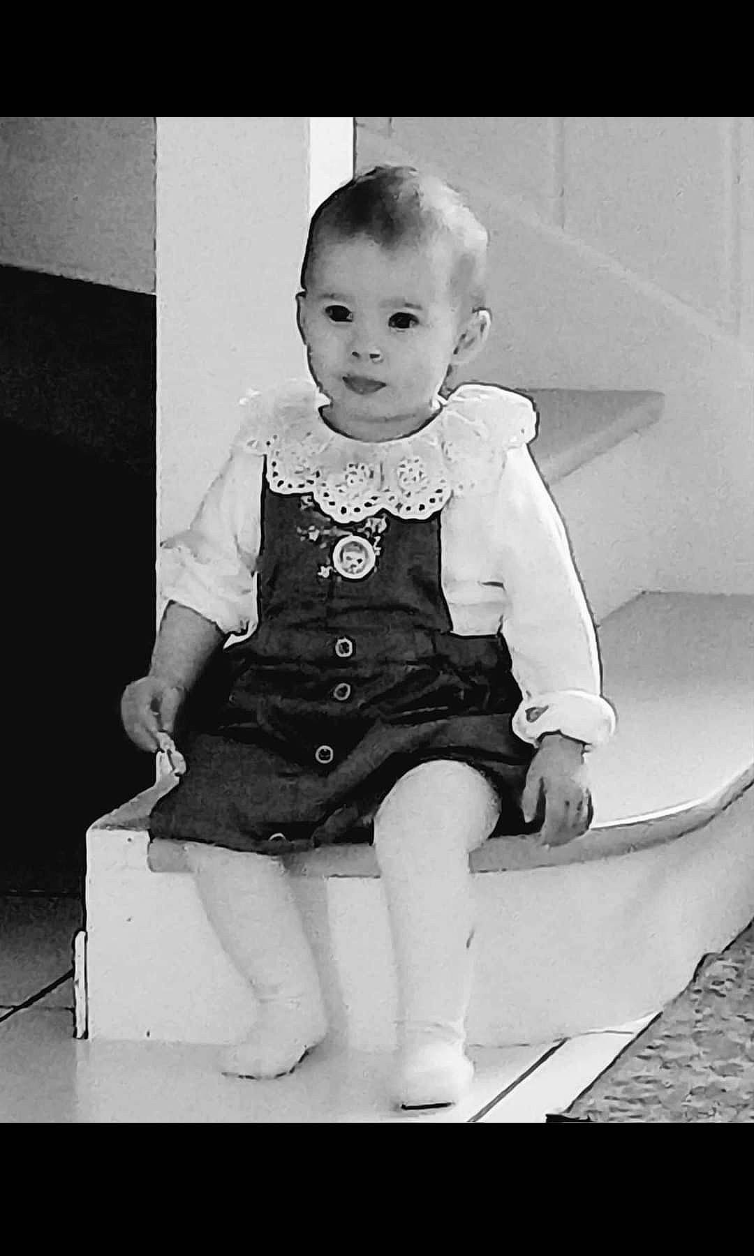 Lya participe au concours pour gagner de l'argent avec cette photo : art, baby_toddler_clothing, black, black_and_white, child, dress, flash_photography, happy, jewellery, monochrome, monochrome_photography, necklace, person, photograph, sitting, sleeve, standing, style, tints_and_shades, toddler