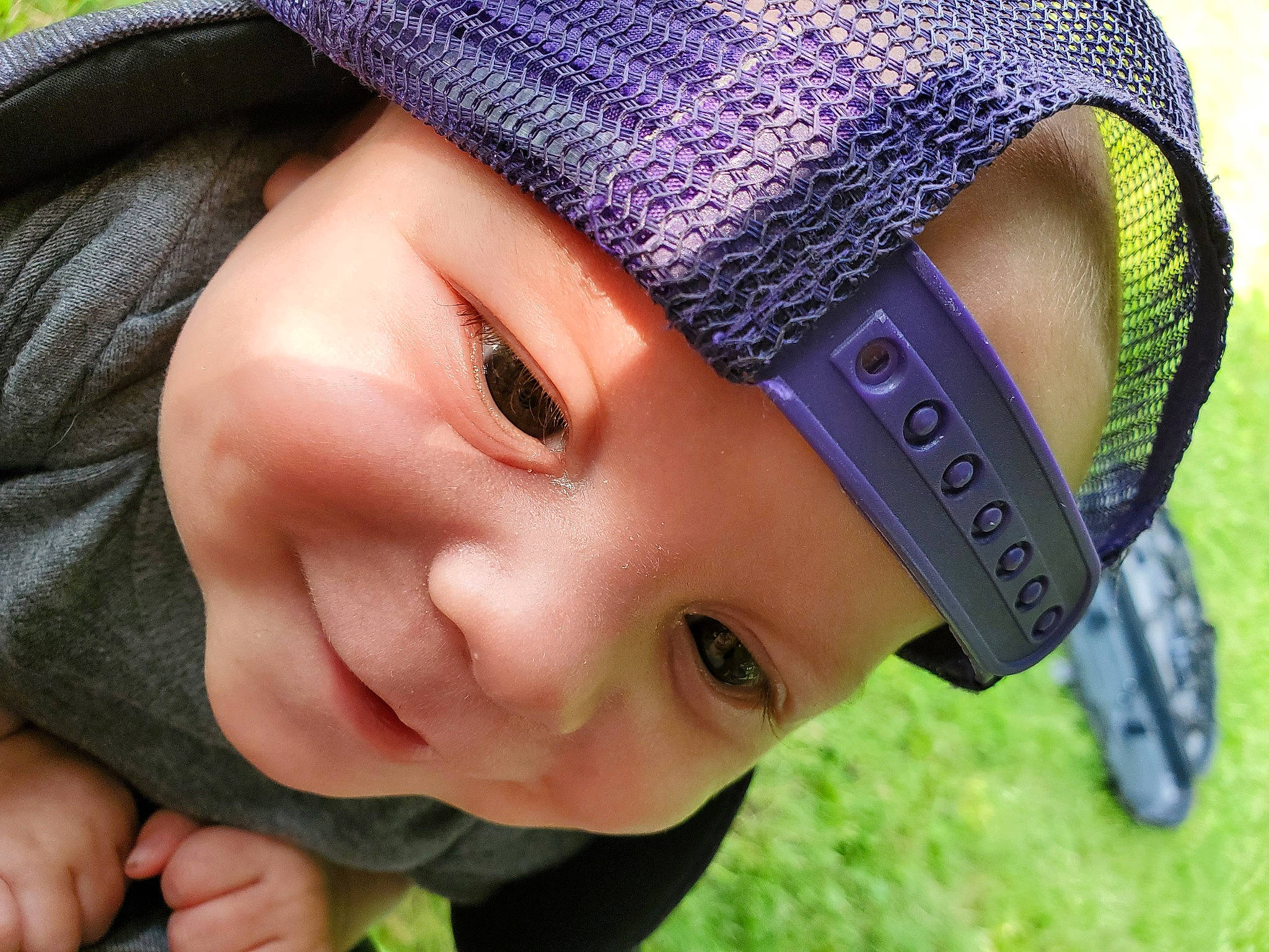 Allen is registered to the contest to win money with this photo: blue, cap, cheek, chin, eye, face, facial_expression, gesture, green, hand, happy, headgear, headwear, lip, nose, organ, outerwear, people_in_nature, person, photograph