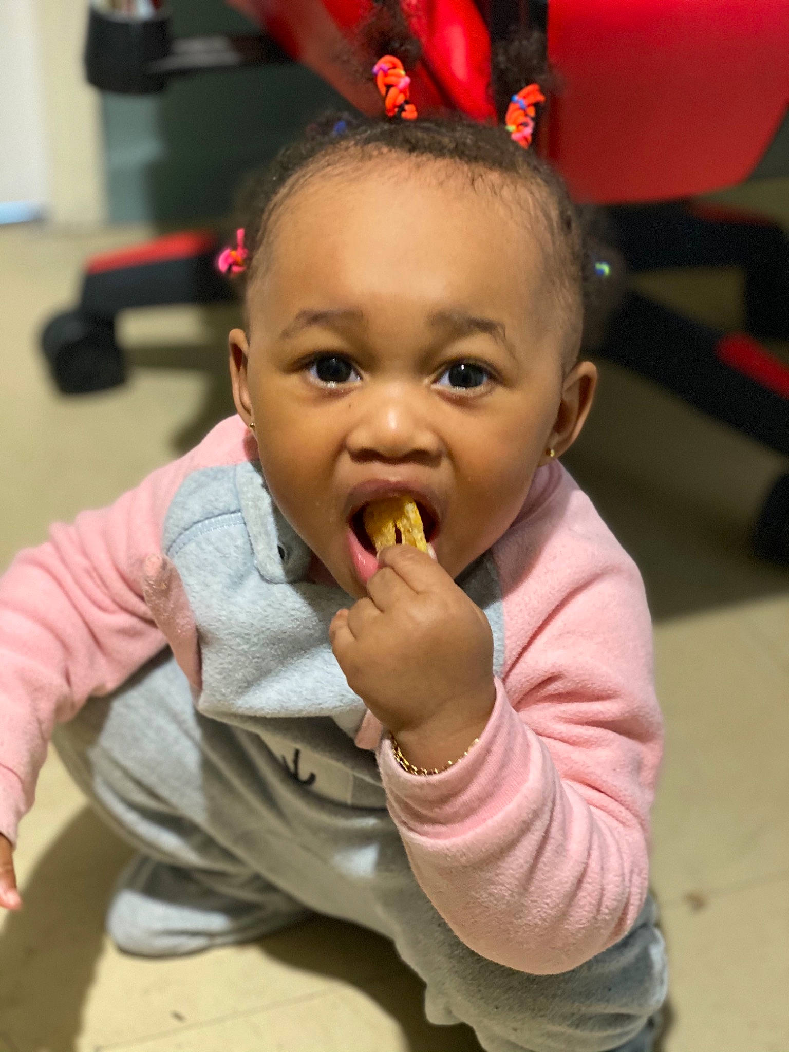 Lyna participe au concours pour gagner de l'argent avec cette photo : baby, cheek, child, ear, face, facial_expression, forehead, fun, gesture, head, lip, mouth, nose, person, pink, play, skin, smile, toddler, tongue