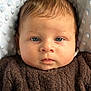 Owen a rejoint le concours — aidez-le/la à gagner de superbes lots ! baby, infant, face, blue_eyes, cheeks, newborn, hair, button, brown_sweater, knitwear, blanket, closeup, portrait, lying_down, cozy, skin, nose, mouth, gaze, soft_texture