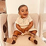 Jaouen participe au concours pour gagner de l'argent avec cette photo : baby, casual, chair, child, clothing, cute, expression, footwear, furniture, hair, happy, indoors, person, portrait, room, seated, smiling, socks, toddler, young_child
