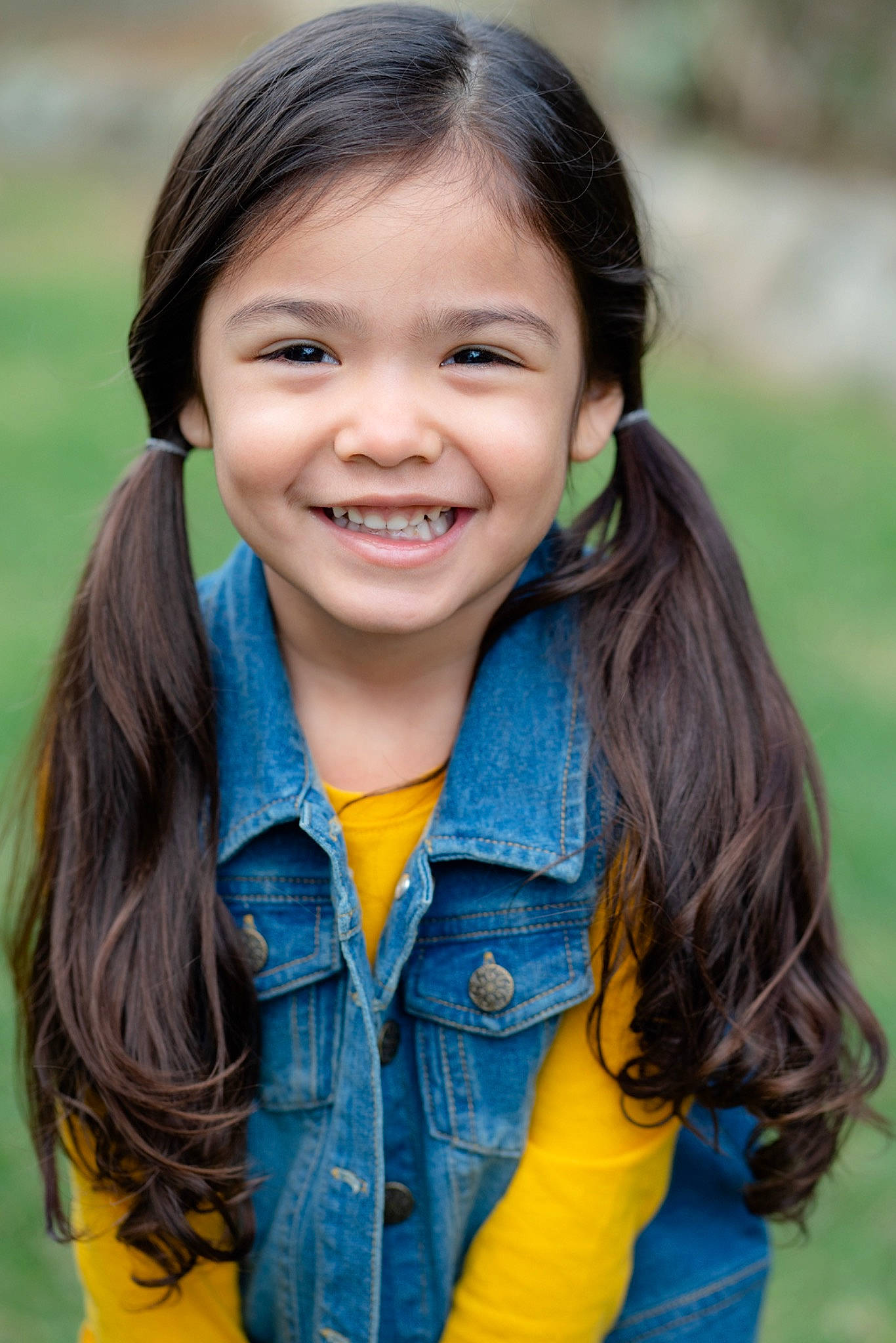 Mya Campos is registered to the contest to win money with this photo: beauty, black_hair, brown_hair, child, child_model, facial_expression, fun, hair, hairstyle, happy, joy, laugh, long_hair, person, photography, portrait, portrait_photography, smile, yellow