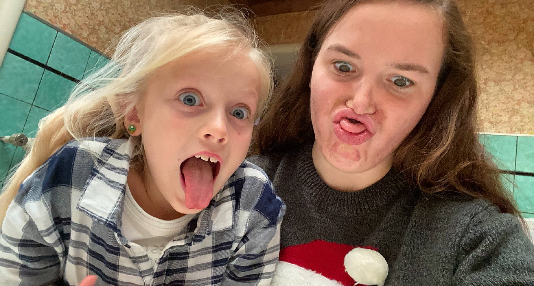 Clélia a rejoint le concours — aidez-le/la à gagner de superbes lots ! cheek, chin, ear, eye, eyebrow, eyelash, facial_expression, gesture, hair, happy, head, iris, jaw, lip, mouth, nose, organ, person, skin, surprise