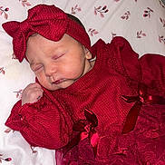 Thalia a rejoint le concours — aidez-le/la à gagner de superbes lots ! baby, baby_clothes, baby_girl, blanket, bow, closeup, cute, fabric, floral_pattern, headband, indoors, infant, newborn, peaceful, portrait, red_outfit, resting, sleeping, soft_lighting, texture