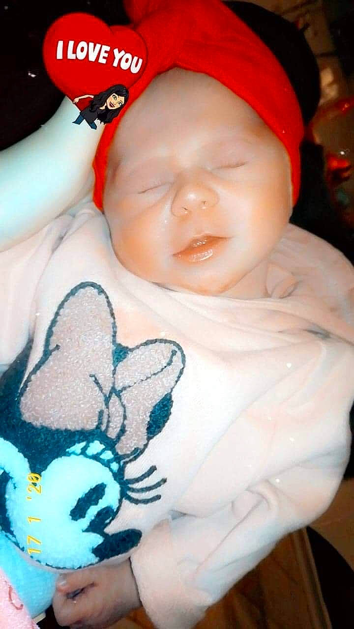 Maëllya participe au concours pour gagner de l'argent avec cette photo : baby, cheek, child, person, toddler