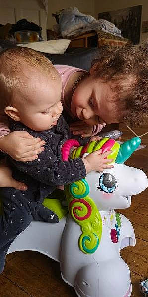 Maëllya participe au concours pour gagner de l'argent avec cette photo : baby, baby_products, baby_toddler_clothing, cheek, child, fun, grass, happy, head, iris, mammal, nose, organ, person, play, sitting, skin, snapshot, toddler, toy