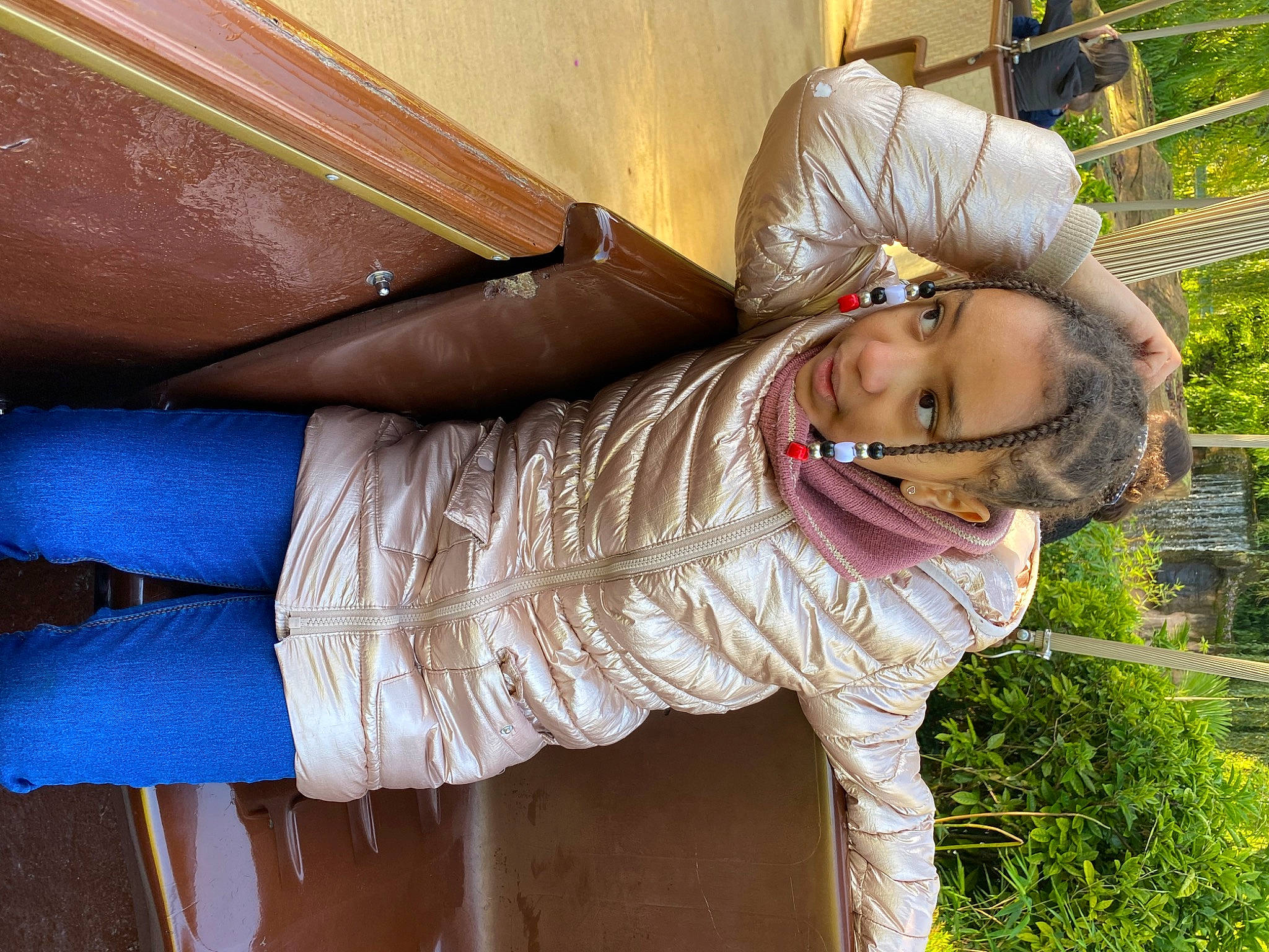 Nessa a rejoint le concours — aidez-le/la à gagner de superbes lots ! abdomen, child, costume, elbow, electric_blue, eyewear, fun, grass, hat, human_leg, jewellery, knee, leisure, person, plant, thigh, waist, wood