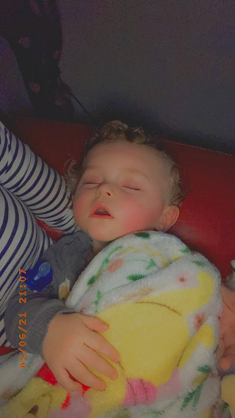 Sohann participe au concours pour gagner de l'argent avec cette photo : abdomen, baby, baby_toddler_clothing, bedtime, cheek, child, comfort, elbow, finger, iris, lap, linens, mouth, nap, nose, person, room, sitting, skin, toddler