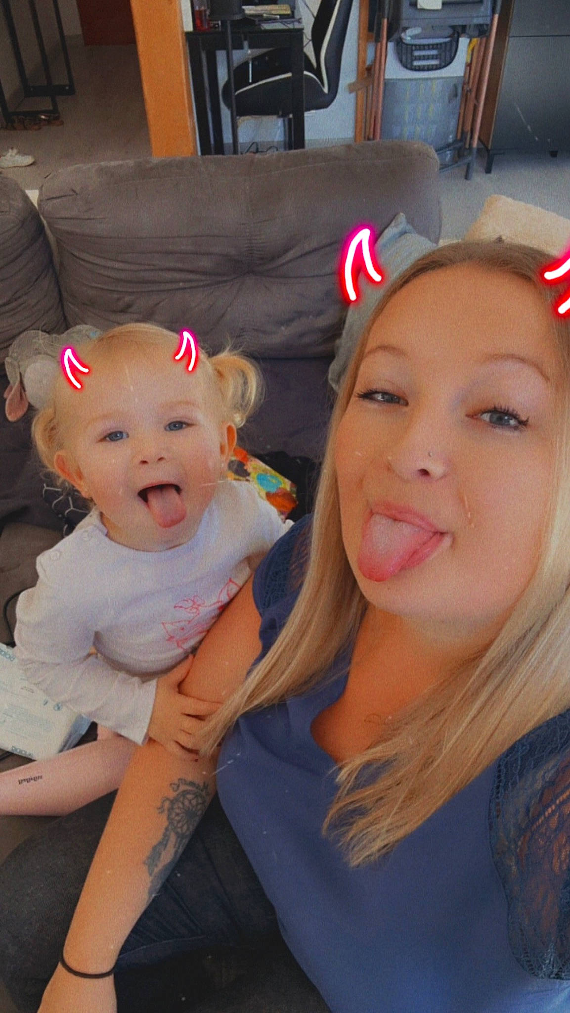 Maina a rejoint le concours — aidez-le/la à gagner de superbes lots ! baby, baby_toddler_clothing, beanie, cap, child, costume, couch, event, fashion_accessory, fictional_character, fun, fur, hair_coloring, happy, headgear, holiday, person, skin, smile, toddler