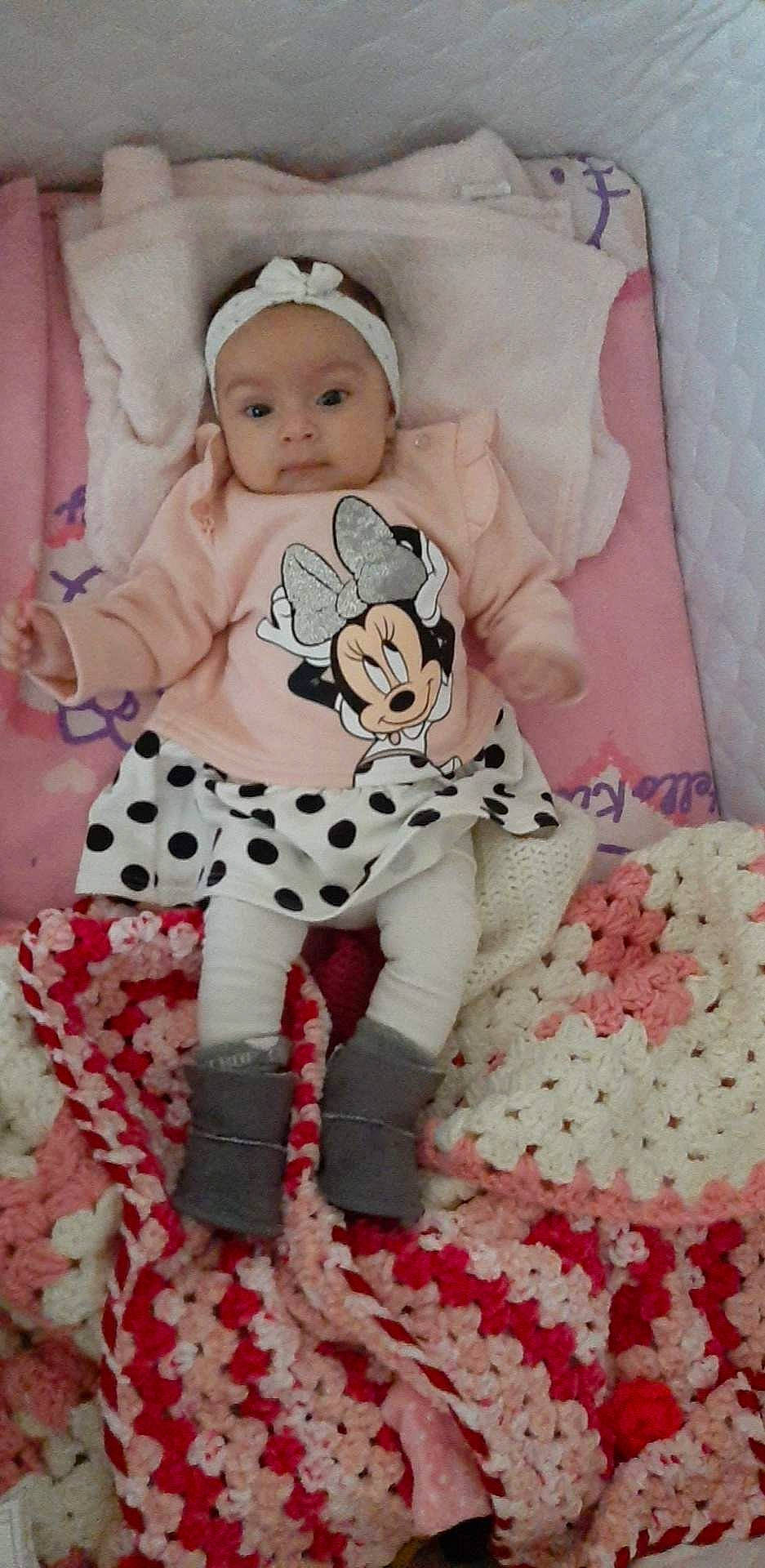 Manuella participe au concours pour gagner de l'argent avec cette photo : art, baby, bedding, child, design, doll, fawn, linens, pattern, person, pink, product, quilt, textile, toddler, toy