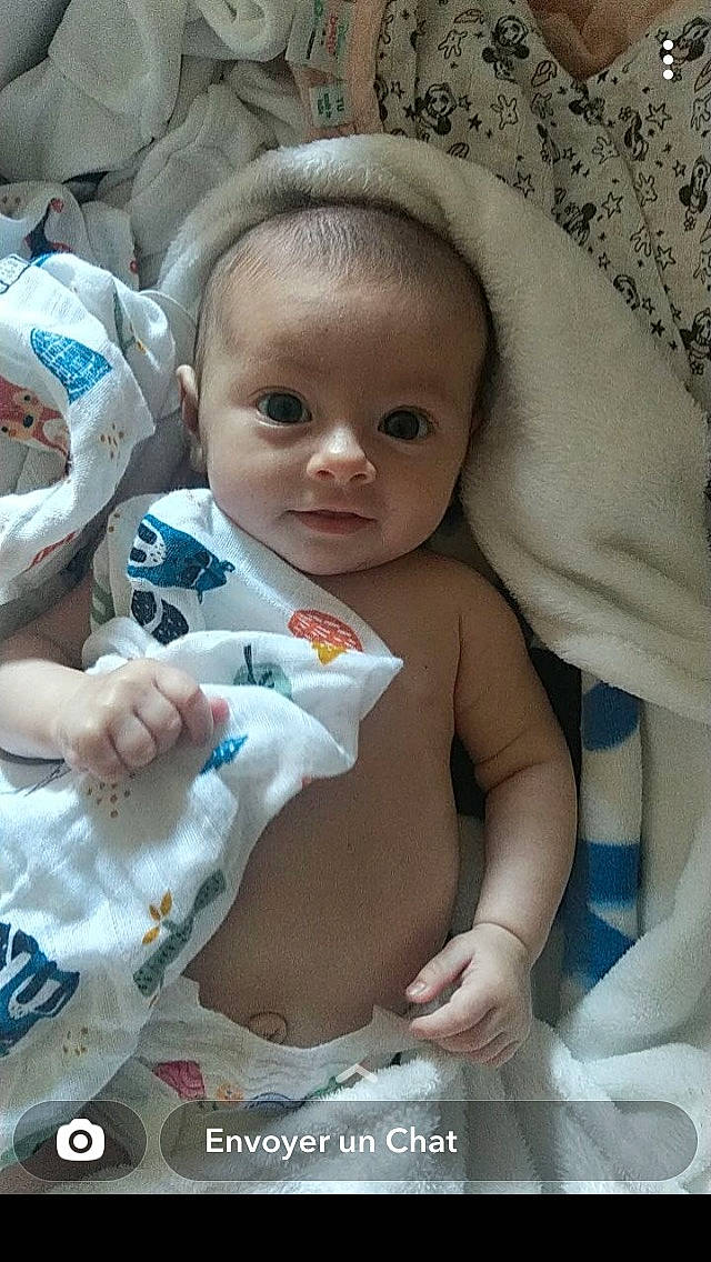 Kaylia a rejoint le concours — aidez-le/la à gagner de superbes lots ! abdomen, baby, baby_sleeping, baby_toddler_clothing, cheek, chest, chin, comfort, eye, eyebrow, gesture, happy, iris, linens, mouth, nose, person, skin, stomach, textile