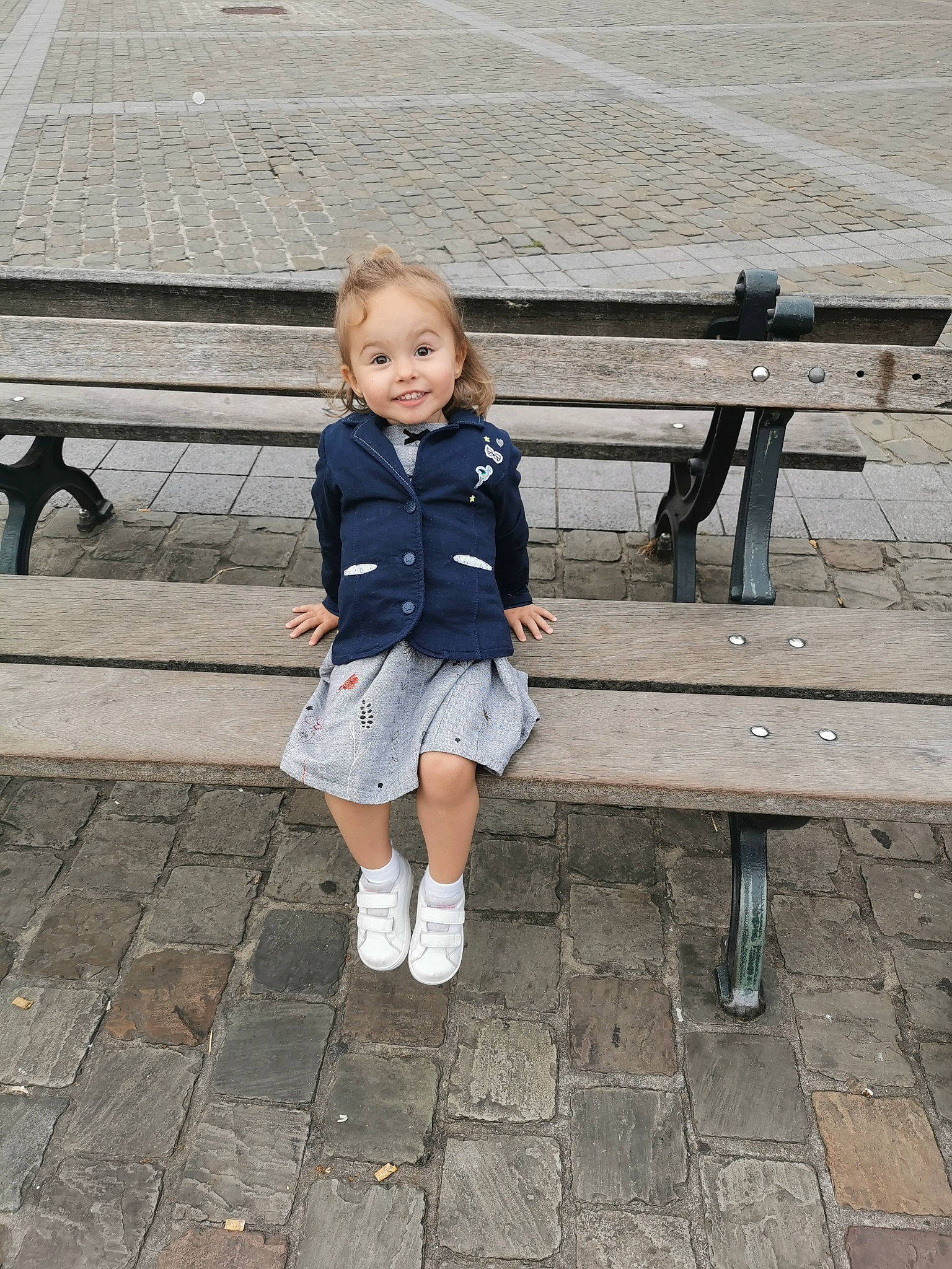 Louise participe au concours pour gagner de l'argent avec cette photo : child, joy, leg, leisure, person, photography, shoe, sitting, skin, smile, snapshot, toddler, tourism, tree, vacation, wood