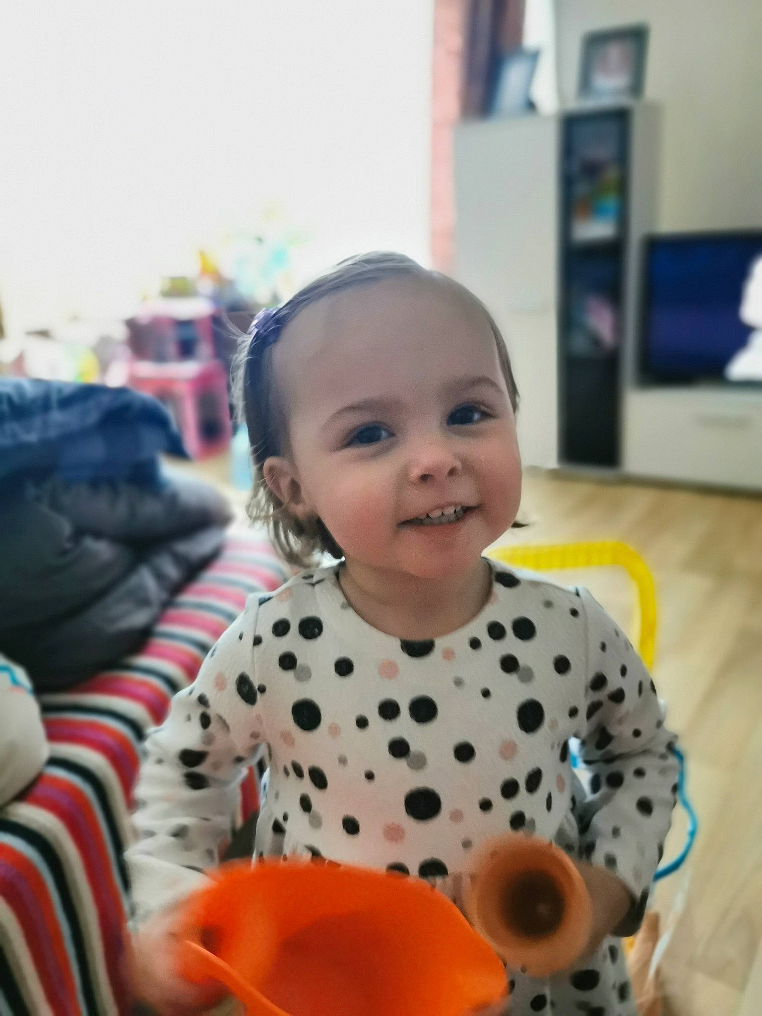 Louise a rejoint le concours — aidez-le/la à gagner de superbes lots ! baby, cheek, child, ear, head, joy, person, play, sitting, smile, toddler